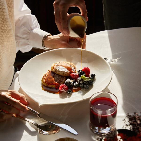 F&B photography of person infront of plate